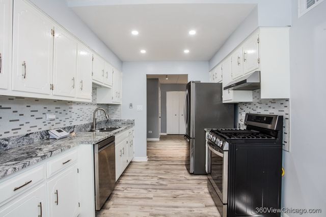 8415 W 95th Street 24, Hickory Hills, IL 60457