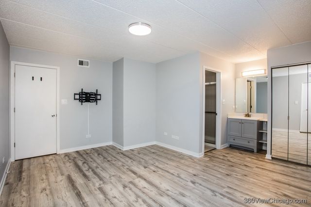 8415 W 95th Street 24, Hickory Hills, IL 60457