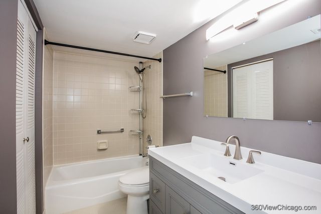 8415 W 95th Street 24, Hickory Hills, IL 60457