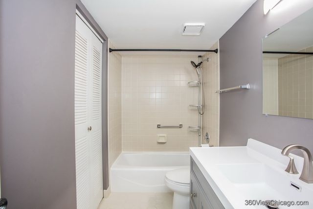 8415 W 95th Street 24, Hickory Hills, IL 60457