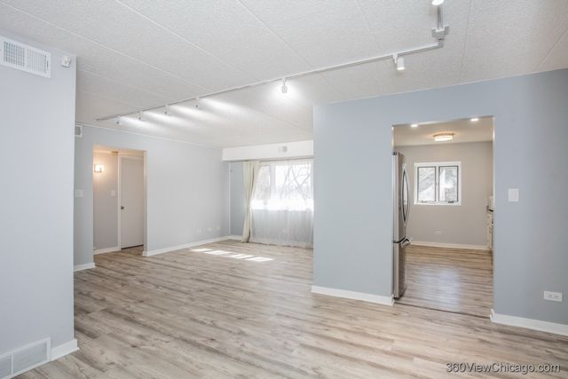 8415 W 95th Street 24, Hickory Hills, IL 60457