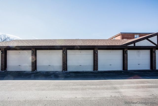 8415 W 95th Street 24, Hickory Hills, IL 60457