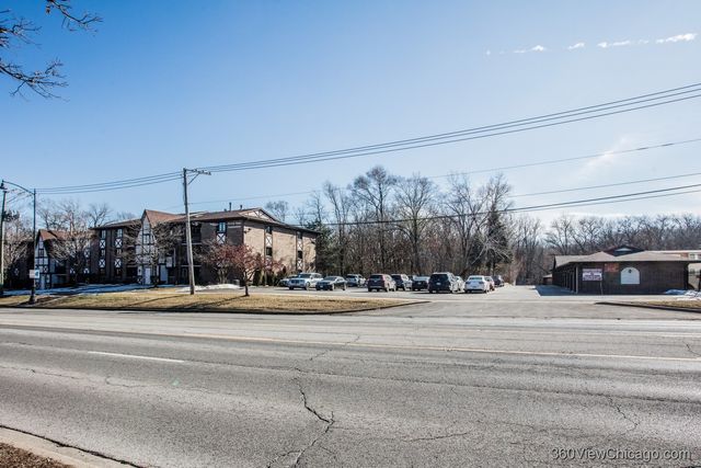 8415 W 95th Street 24, Hickory Hills, IL 60457