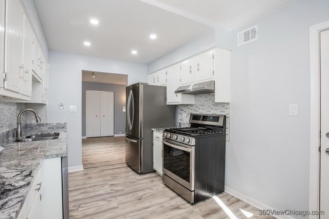 8415 W 95th Street 24, Hickory Hills, IL 60457