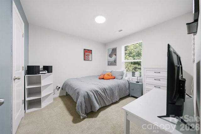 3938 Hemingway Drive NW, Hickory, NC 28601