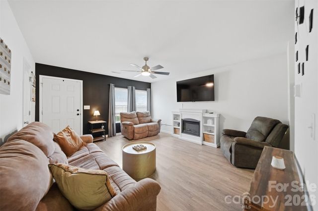 3938 Hemingway Drive NW, Hickory, NC 28601