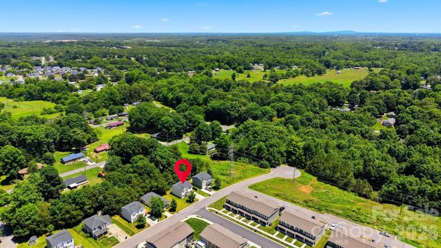3938 Hemingway Drive NW, Hickory, NC 28601