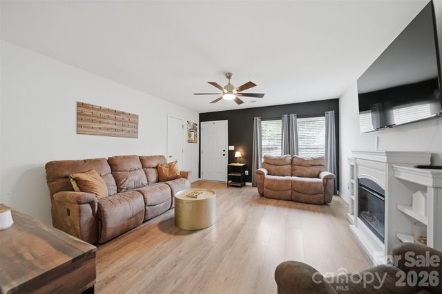 3938 Hemingway Drive NW, Hickory, NC 28601