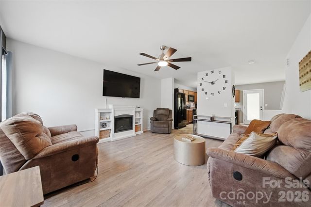 3938 Hemingway Drive NW, Hickory, NC 28601