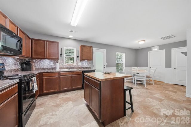 3938 Hemingway Drive NW, Hickory, NC 28601