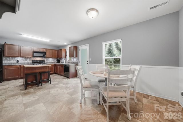 3938 Hemingway Drive NW, Hickory, NC 28601