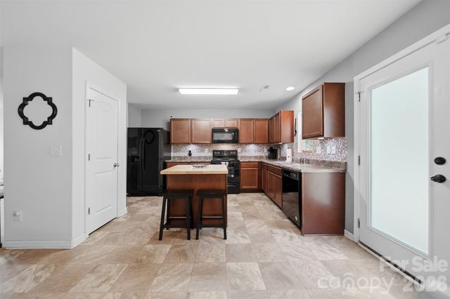 3938 Hemingway Drive NW, Hickory, NC 28601
