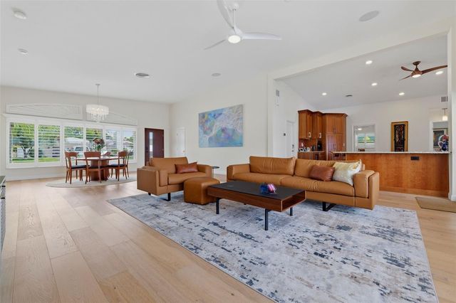 661 79TH CIRCLE S, St Petersburg, FL 33707