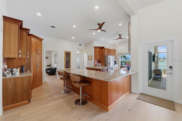 661 79TH CIRCLE S, St Petersburg, FL 33707