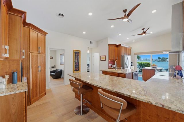 661 79TH CIRCLE S, St Petersburg, FL 33707