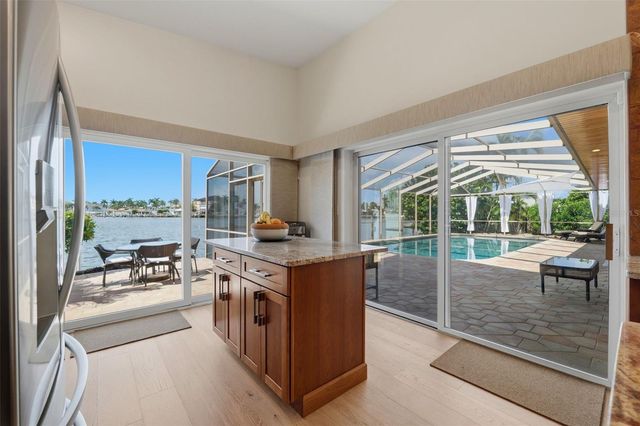 661 79TH CIRCLE S, St Petersburg, FL 33707