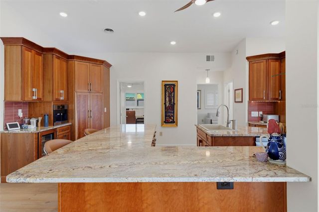 661 79TH CIRCLE S, St Petersburg, FL 33707