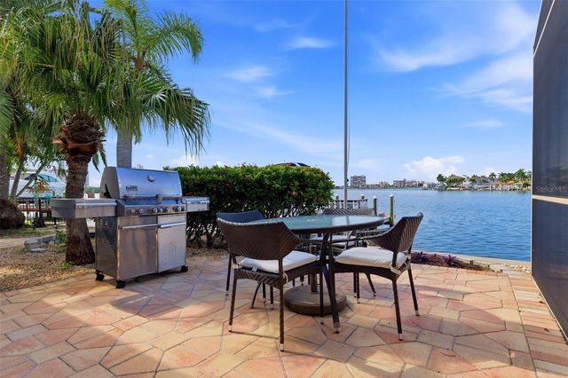 661 79TH CIRCLE S, St Petersburg, FL 33707