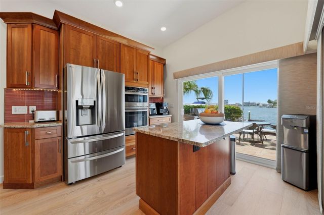 661 79TH CIRCLE S, St Petersburg, FL 33707