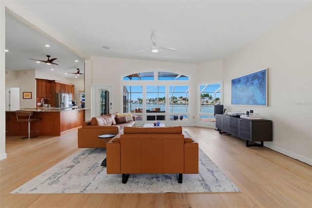 661 79TH CIRCLE S, St Petersburg, FL 33707
