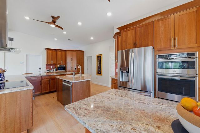 661 79TH CIRCLE S, St Petersburg, FL 33707