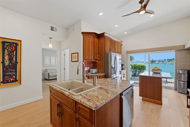 661 79TH CIRCLE S, St Petersburg, FL 33707
