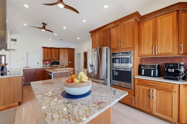 661 79TH CIRCLE S, St Petersburg, FL 33707
