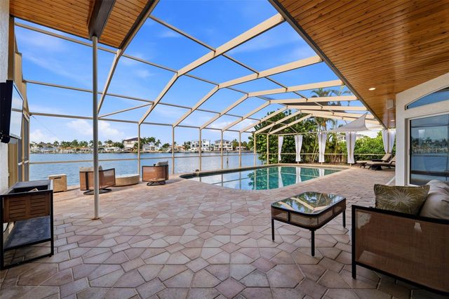 661 79TH CIRCLE S, St Petersburg, FL 33707