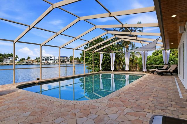 661 79TH CIRCLE S, St Petersburg, FL 33707