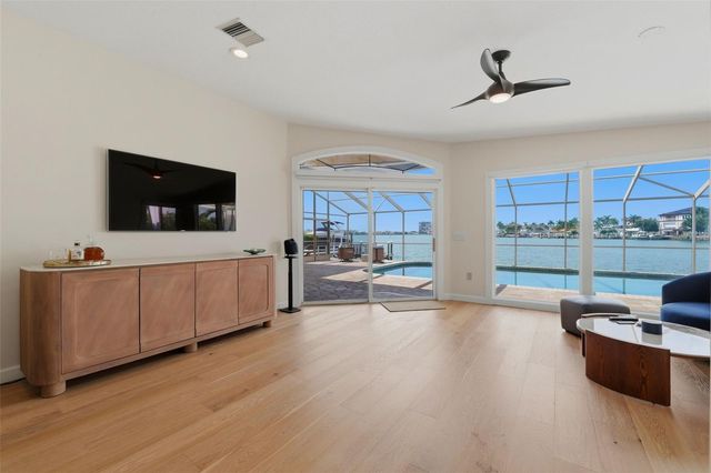 661 79TH CIRCLE S, St Petersburg, FL 33707