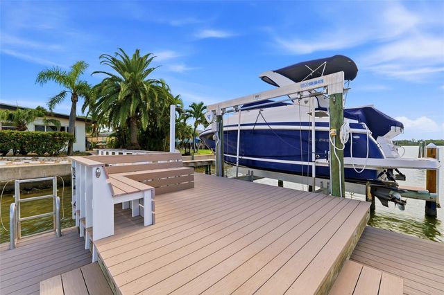 661 79TH CIRCLE S, St Petersburg, FL 33707