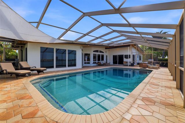 661 79TH CIRCLE S, St Petersburg, FL 33707