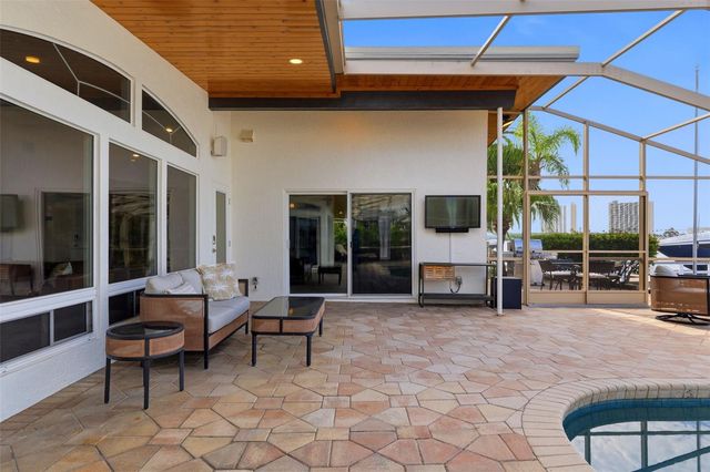 661 79TH CIRCLE S, St Petersburg, FL 33707