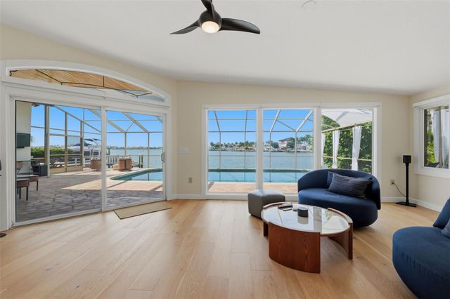 661 79TH CIRCLE S, St Petersburg, FL 33707