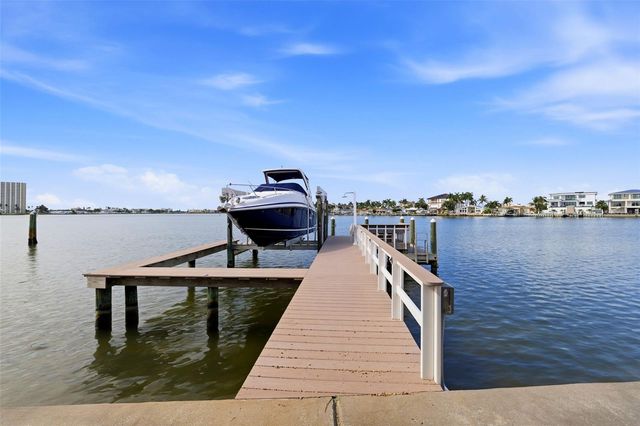 661 79TH CIRCLE S, St Petersburg, FL 33707