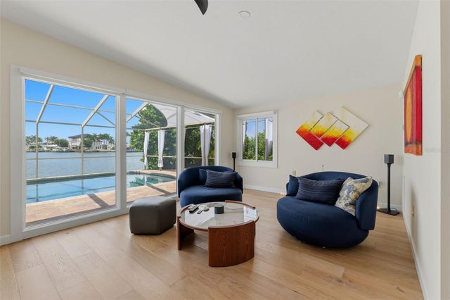 661 79TH CIRCLE S, St Petersburg, FL 33707