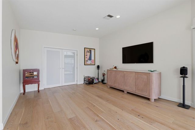 661 79TH CIRCLE S, St Petersburg, FL 33707