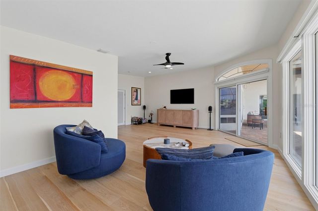 661 79TH CIRCLE S, St Petersburg, FL 33707