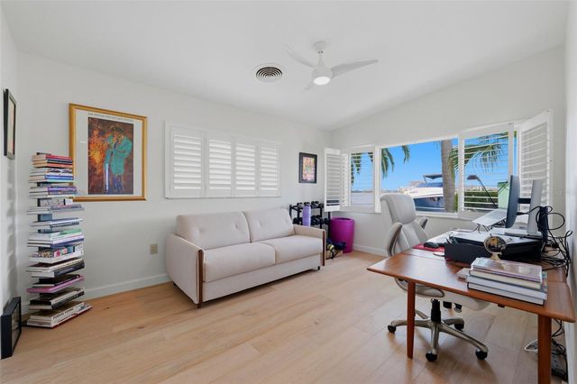 661 79TH CIRCLE S, St Petersburg, FL 33707