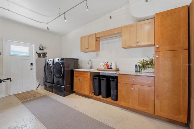 661 79TH CIRCLE S, St Petersburg, FL 33707