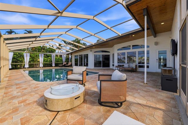 661 79TH CIRCLE S, St Petersburg, FL 33707