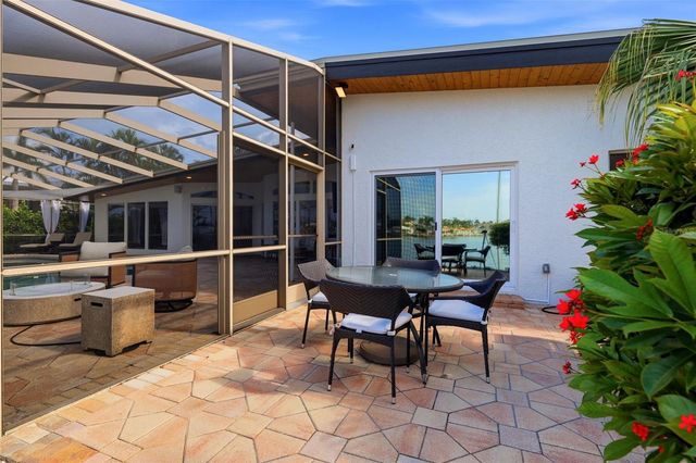 661 79TH CIRCLE S, St Petersburg, FL 33707