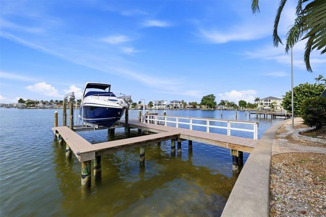 661 79TH CIRCLE S, St Petersburg, FL 33707