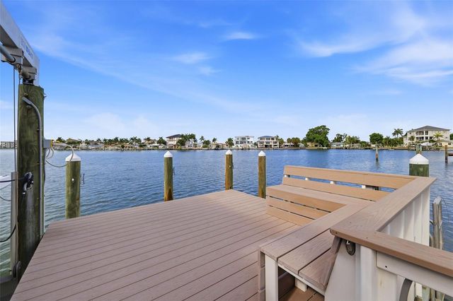 661 79TH CIRCLE S, St Petersburg, FL 33707