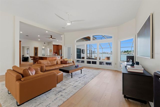 661 79TH CIRCLE S, St Petersburg, FL 33707