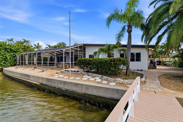 661 79TH CIRCLE S, St Petersburg, FL 33707