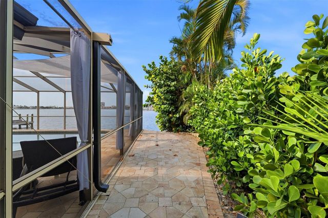 661 79TH CIRCLE S, St Petersburg, FL 33707