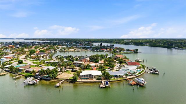 661 79TH CIRCLE S, St Petersburg, FL 33707