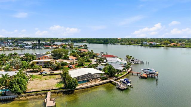 661 79TH CIRCLE S, St Petersburg, FL 33707