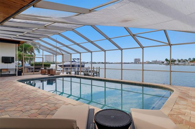 661 79TH CIRCLE S, St Petersburg, FL 33707